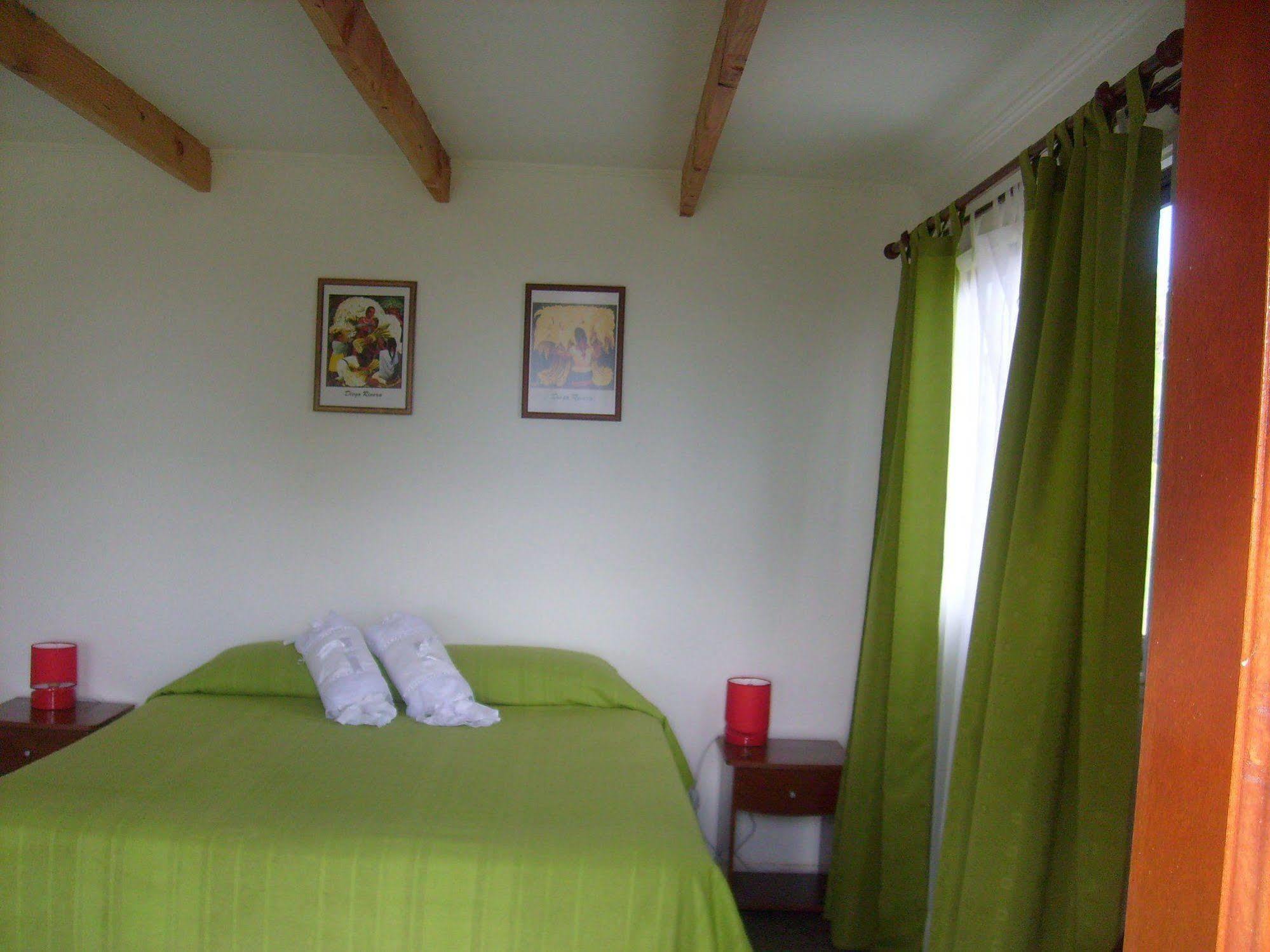 Hostal Sunset Hanga Roa Extérieur photo